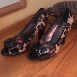NWOT Isola Heels